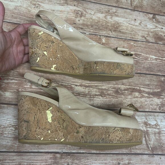 Stuart Weitzman Womens Patent Leather Peep Toe Slingback Wedges Beige Size 9.5 - Picture 2 of 12